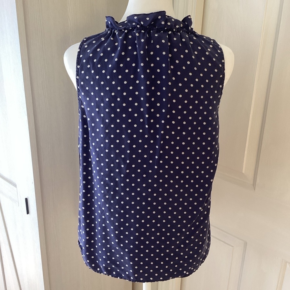 J. Crew Dark Blue and White Dot Sleeveless Blouse Sz 4 - Picture 4 of 8